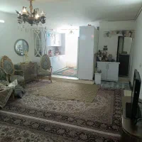 ۱۰۰ متری فروشی