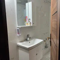 روشویی و آینه کمد دار