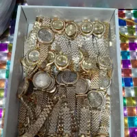 ۲۰۰دستگاه ساعت در تنوع مختلف بند فلزی و چرمی