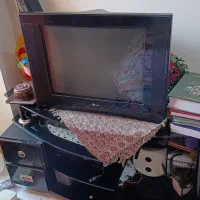 تلویزیون ۲۱ اینچ  LG بهمراه میز شیشه ای