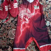 لباس و کفش کشتی