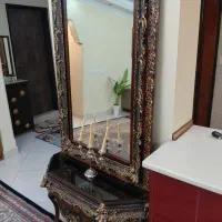 اینه کنسول و ساعت ایستاده