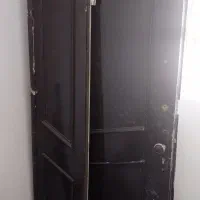 در ورودی آپارتمان .باز به سمت چپ
