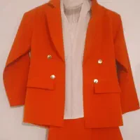 تعدادی لباس نو یکی دوبارپوشیده شده  به قیمت مناسب