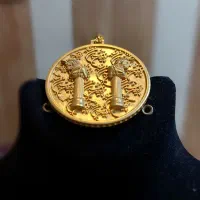 مدال هخامنشی و تکپوش فنری و دستبند قفل دار