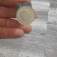 دو عدد سکه مغناطیسی