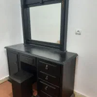 میزآرایشی کاملا سالم و تمیز