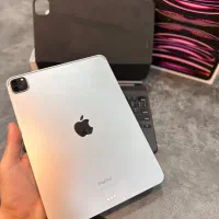 Ipad M2 ۱۲۸ با‌کیبورد