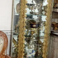 ویترین و میز گرد