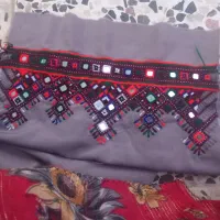 ایینه میدوزم کسی واقعا لباس داره بیاد پیوی