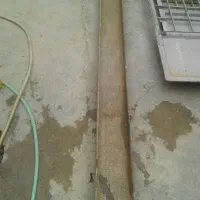 تیر  آهن   18  یک  شاخه ی  3/5 متری و  درب  چوبی