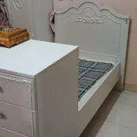 تخت وکمد در حد نو سالم