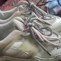 کفش اسپرت دخترانه سایز 37درحدنو