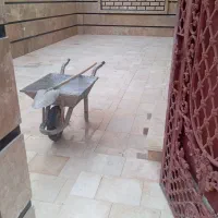 استاد کاشی کاری است