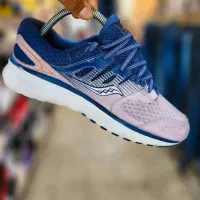 گفش|کیف، کفش، کمربند|باغ صفا, |دیوار