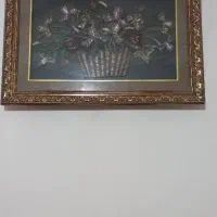 پشتی و تکیه گاه و گلدان گل