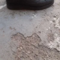 یک جفت کفش به فروش می‌رسد