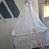 تخت کنار مادر