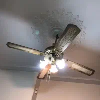 لوستر پنکه دار|لوستر و چراغ آویز|قدس, شهر‌قدس|دیوار