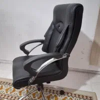 صندلی اداری درحدنو اصلا استفاده نشده