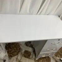 میز ناخن|آرایشگاه و سالن‌های زیبایی|رشت, سعدی (تختی)|دیوار