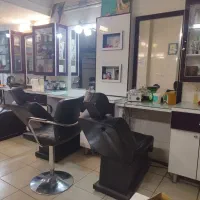 فروش کامل دکور آرایشگاه|آرایشگاه و سالن‌های زیبایی|شیراز, درکی|دیوار