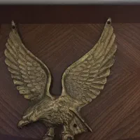 آویز بزرگ برنزی قدیمی 80 سانت با عقاب برنزی قدیمی|کلکسیون اشیاء عتیقه|ساری, |دیوار