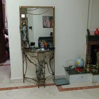 کنسول و آیینه فلزی