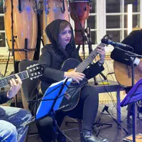 آموزش گیتار.پیانو.بزن و بخون