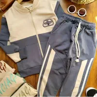 یک دست لباس گرم بچه .توام.