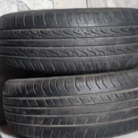 دو حلقه لاستیک 205/60/14یکی با رینگ میباشد