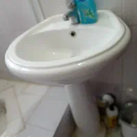 سنگ دستشویی در حد نو بدون هیچ شکستگی  سایز بزرگ