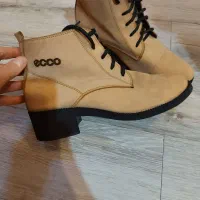 کفشها سایز ۴۰ و ۴۱ می باشد درحد نو