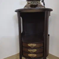 میز تلفن همراه تلفنش