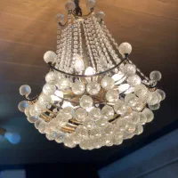 یک عدد لوستر سالنی زیبا