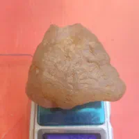 یاقوت راف انعکاس نور تراش نخورده ۱۹۰گرم  فروشی