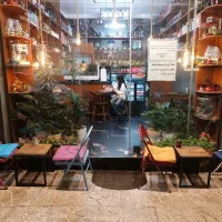 باریستا و کمک باریستا خانم