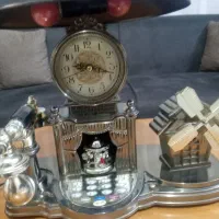 تلفن سلطنتی ساعت دار و چراغ خواب دار کاملا سالم