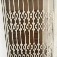 درب  فلزی آکاردئونی ( ریلی ) در حد نو، رنگ شده