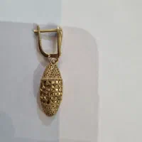 یک عدد گوشواره گم شده است