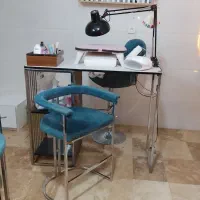 میز ناخن و صندلی استاد کار و استند لاک