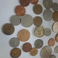 تعدادی سکه ی قدیمی و خارجی