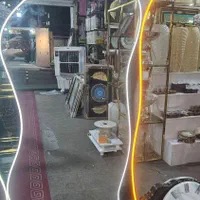 آینه دفرمه نئون دار