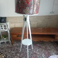 میز تلفن و ساعت ایستاده و آواژور