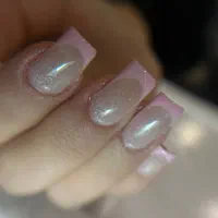 خدمات کاشت و آموزش تخصصی ناخن نازی آباد