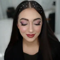 میکاپ و رنگ مو  با بهترین متریال