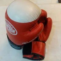 یک دست دستکش تمام چرم طبیعی بکس کاملا نو|تجهیزات ورزشی|اصفهان, جلفا|دیوار