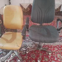 دو عدد صندلی چرخ دار کار کرده