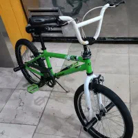 دوچرخه‌حرفه‌ای‌ بی‌مکس
