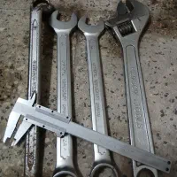 آچار وکولیس|ابزارآلات|رشت, دروازه لاکان|دیوار